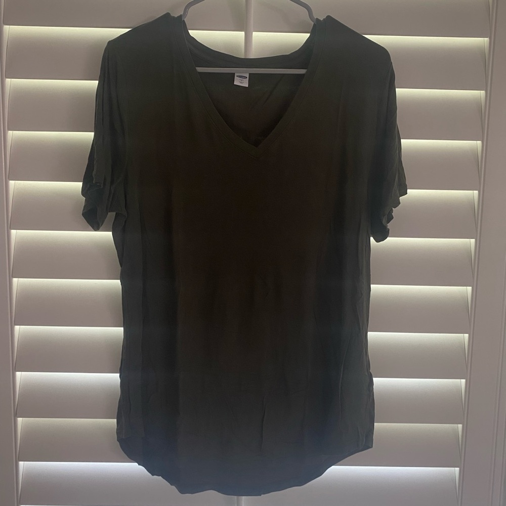 Olive green shirt. Size L.